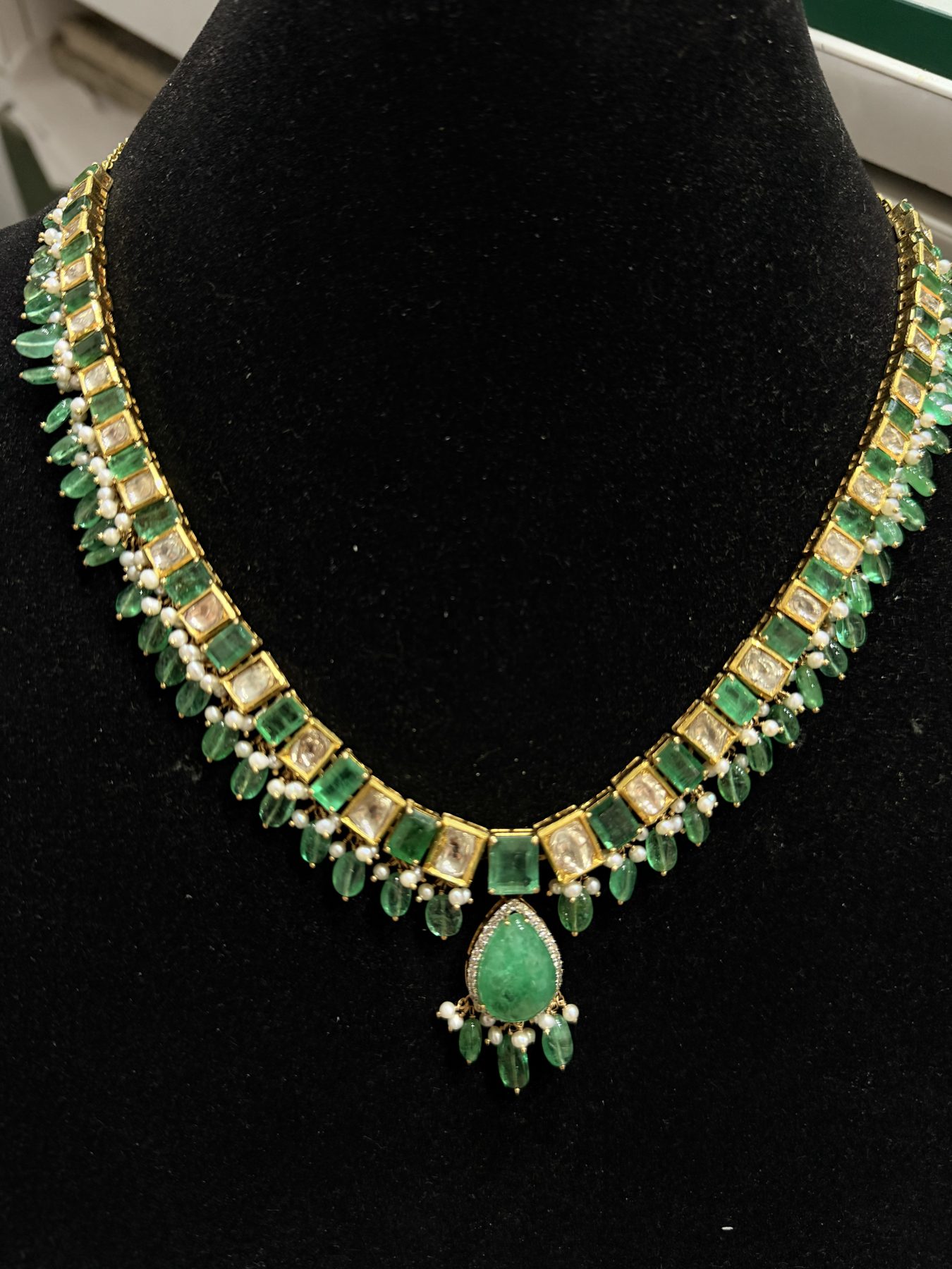 Emerald line necklace